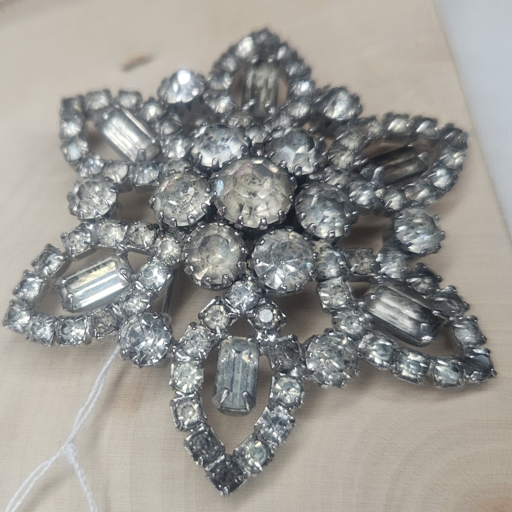 Albert Weiss Vintage Rhinestone Flower Brooch 1950s GUC 2.25" - Picture 5 of 8